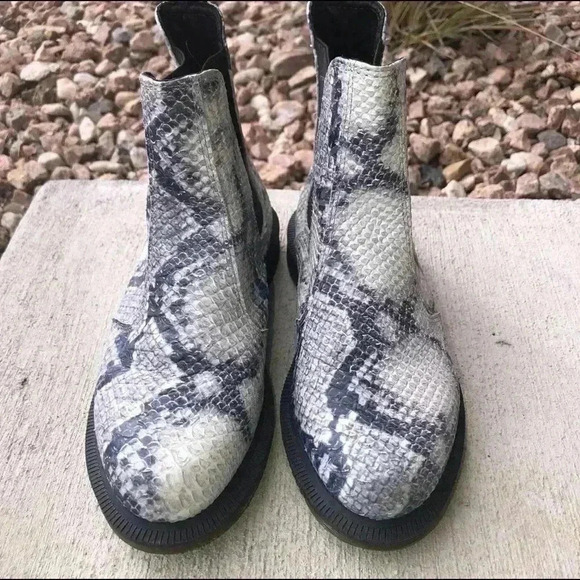 Dr Martens Women Flora Chelsea Ankle Boots Size 5 Light Gray Snake Print - Picture 5 of 12